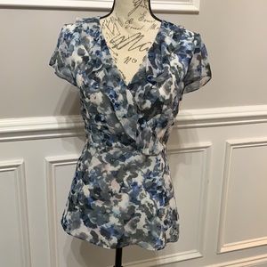 BANANA REPUBLIC Floral Fluttering Neckline Crossover Front Floral